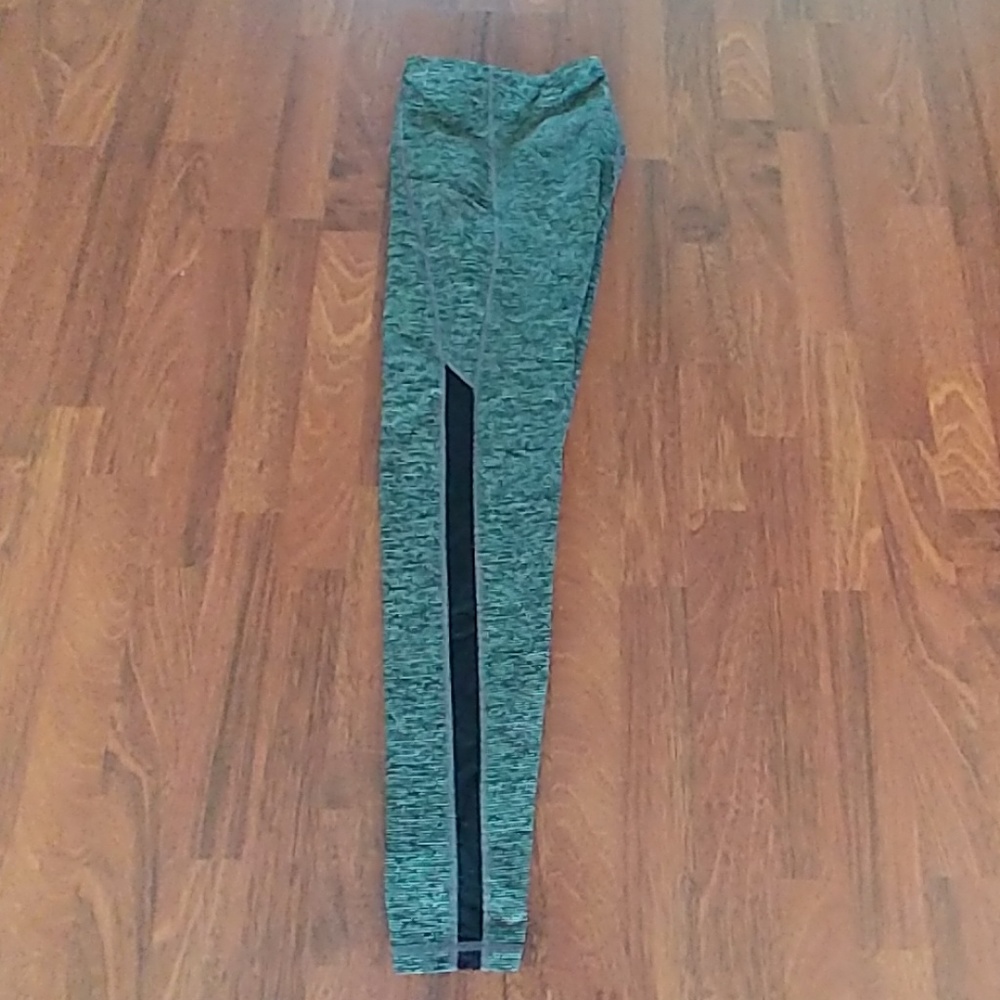 💥SOLD💥 Workout Leggings w/Pockets and Mesh Panel
